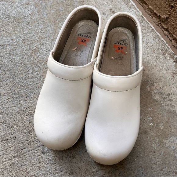 Dansko Shoes - White dansko XP clogs 39